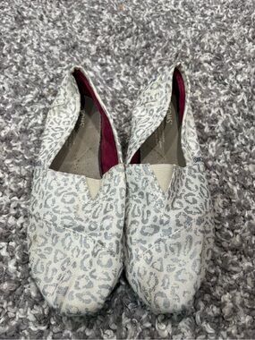 TOMS Women's White Leopard Slip-On Shoes Size 8